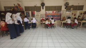 Kegiatan Skrining Kesehatan dari puskesmas Tlogosari di SMP Mardisiswa 2 Semarang